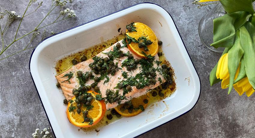 Salmon with oranges and capers