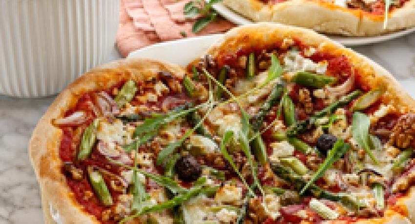 Asparagus pizza-Lena Fuchs-MeinLeckeresLeben