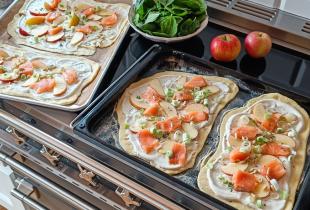 Flammkuchen mit Lachs, Apfel, Burrata und Spinat-Lena Fucha-MeinLeckeresLeben